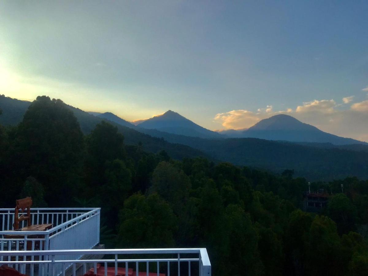 Munduk Sena Hotel Buitenkant foto